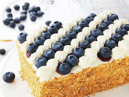 蓝莓轻乳拿破仑